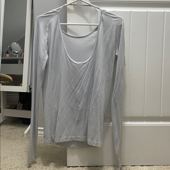 Under armour open back small  Long Sleeve Top womans - Picture 2 of 3